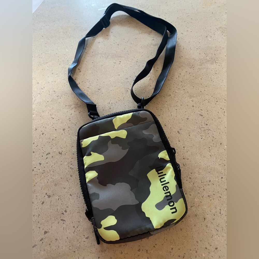 Lululemon body bag